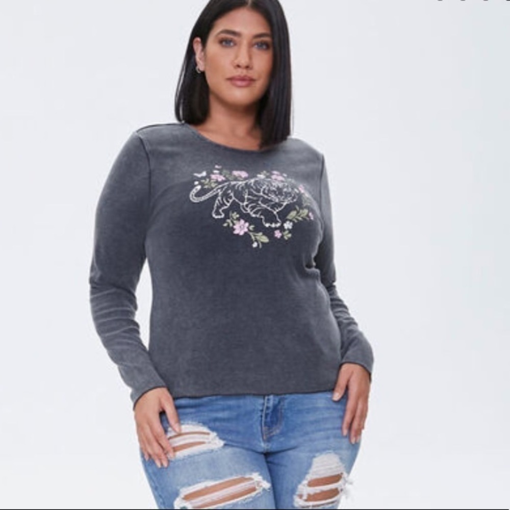 𝅺hp! NWT tiger top